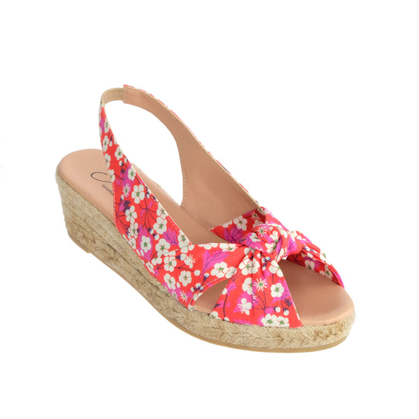Badt and Co X Elizabeth Little "An Afternoon Stroll"